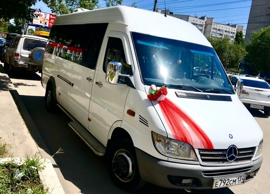 Заказ микроавтобуса в Волгограде 89610705007 Микроавтобус Мерседес на свадьбу в Волгограде от компании LOVE-AVTO34