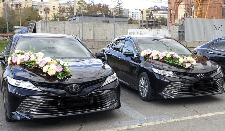 <span style="font-weight: bold; font-style: italic; text-decoration: underline;">Цветочная гирлянда на капот 1000 р.</span>