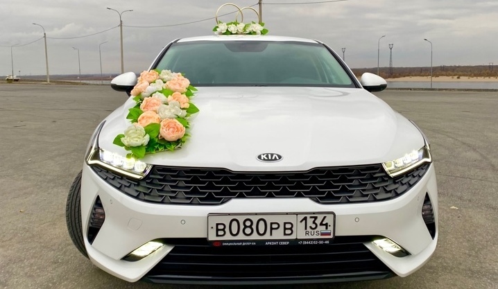 <span style="font-weight: bold; font-style: italic; text-decoration: underline;">Цветочная гирлянда на капот 1000 р.</span>